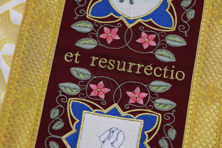 Casulla de seda "Pasión y resurrección de Jesucristo" F820-K8